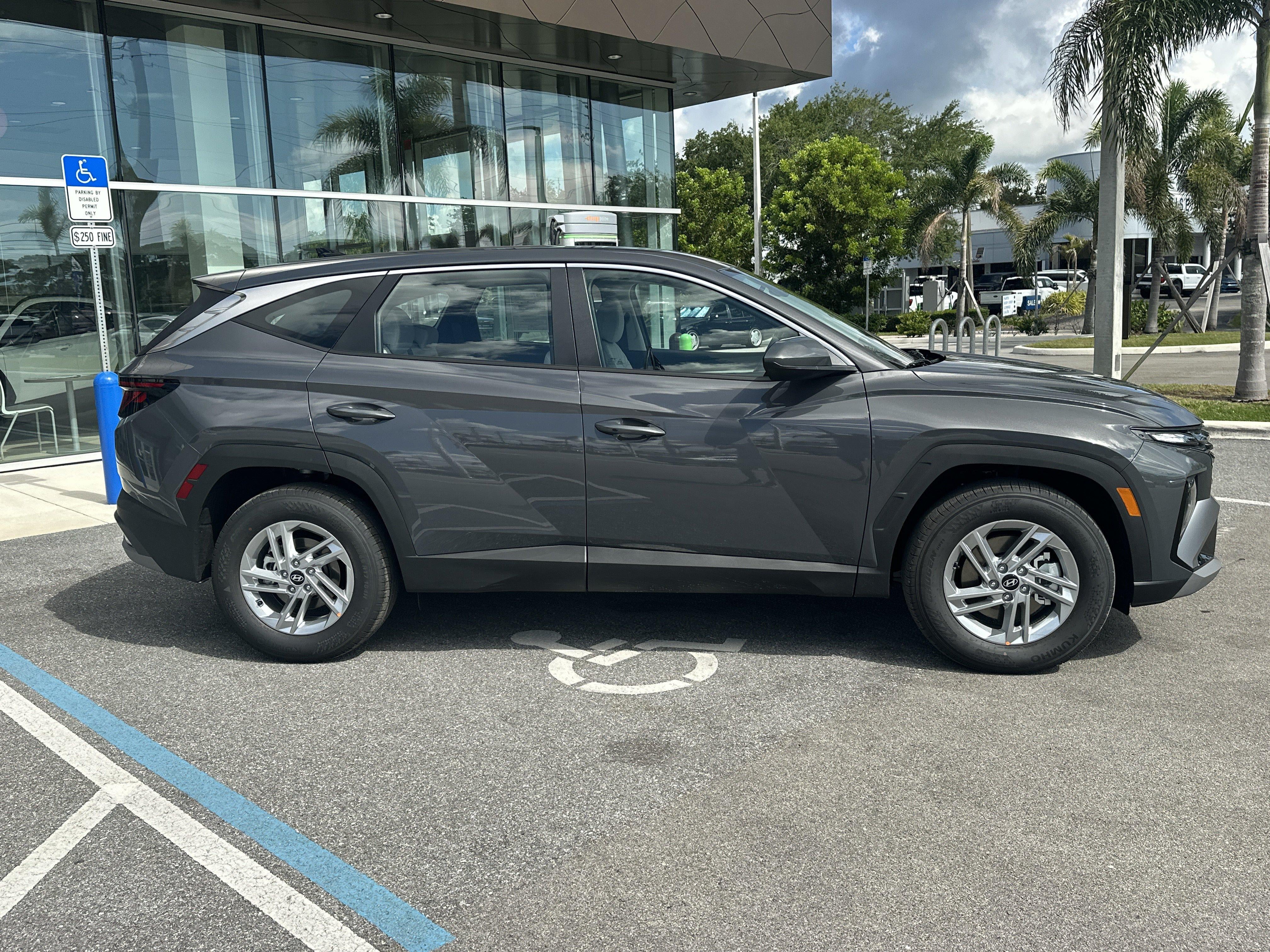 2026 Hyundai TUCSON SE FWD