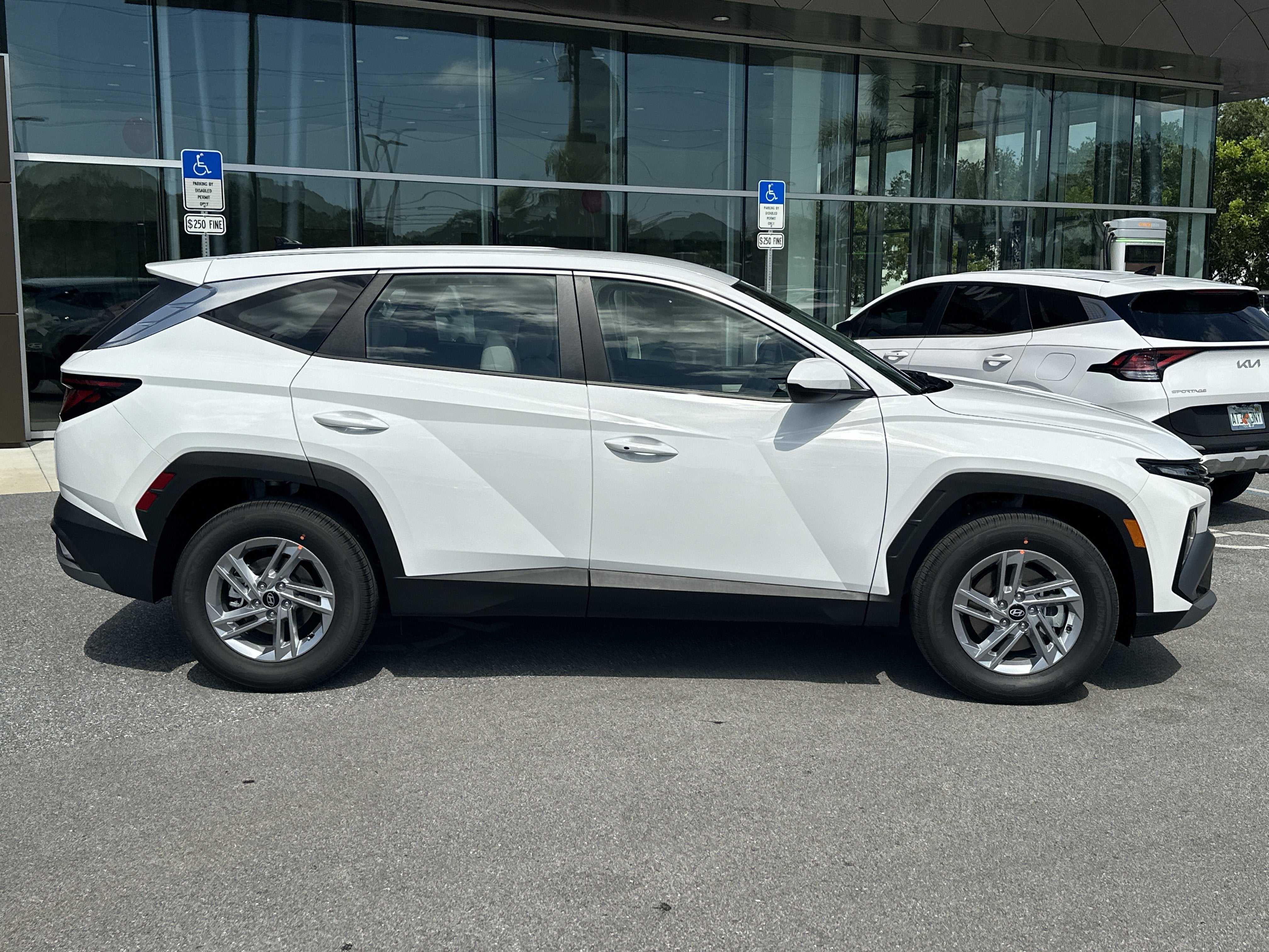 2026 Hyundai TUCSON SE