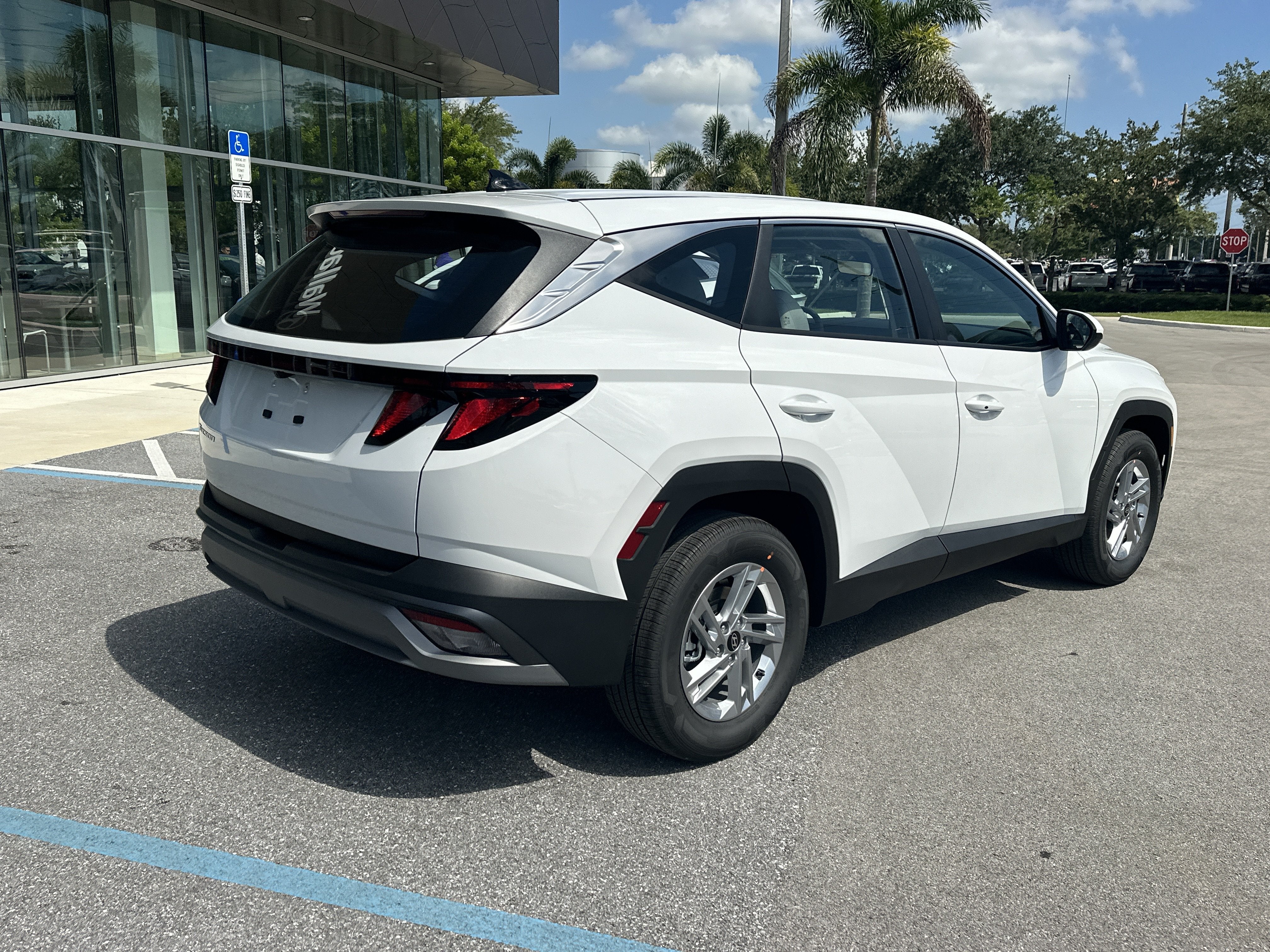 2026 Hyundai TUCSON SE