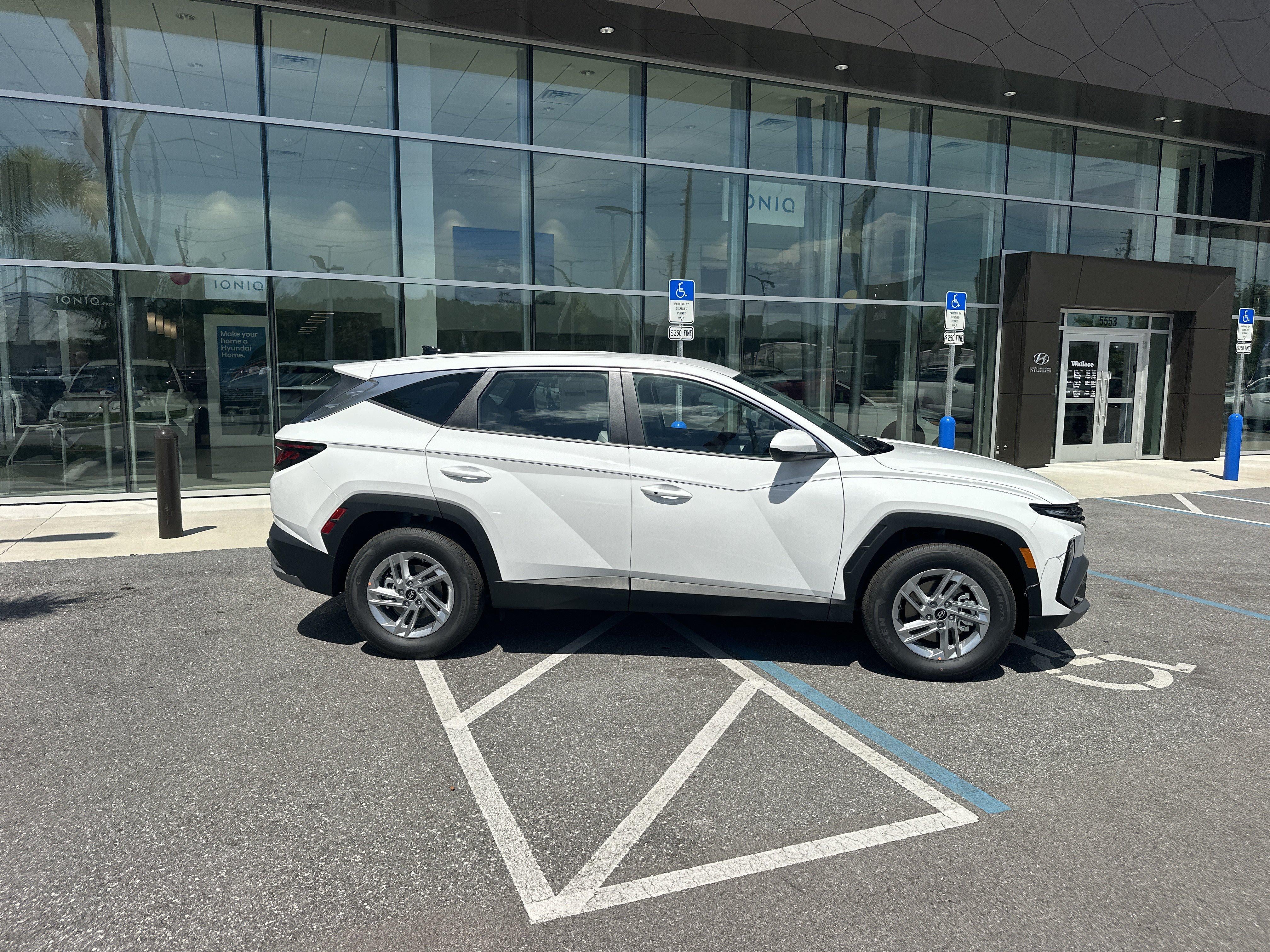 2026 Hyundai TUCSON SE FWD