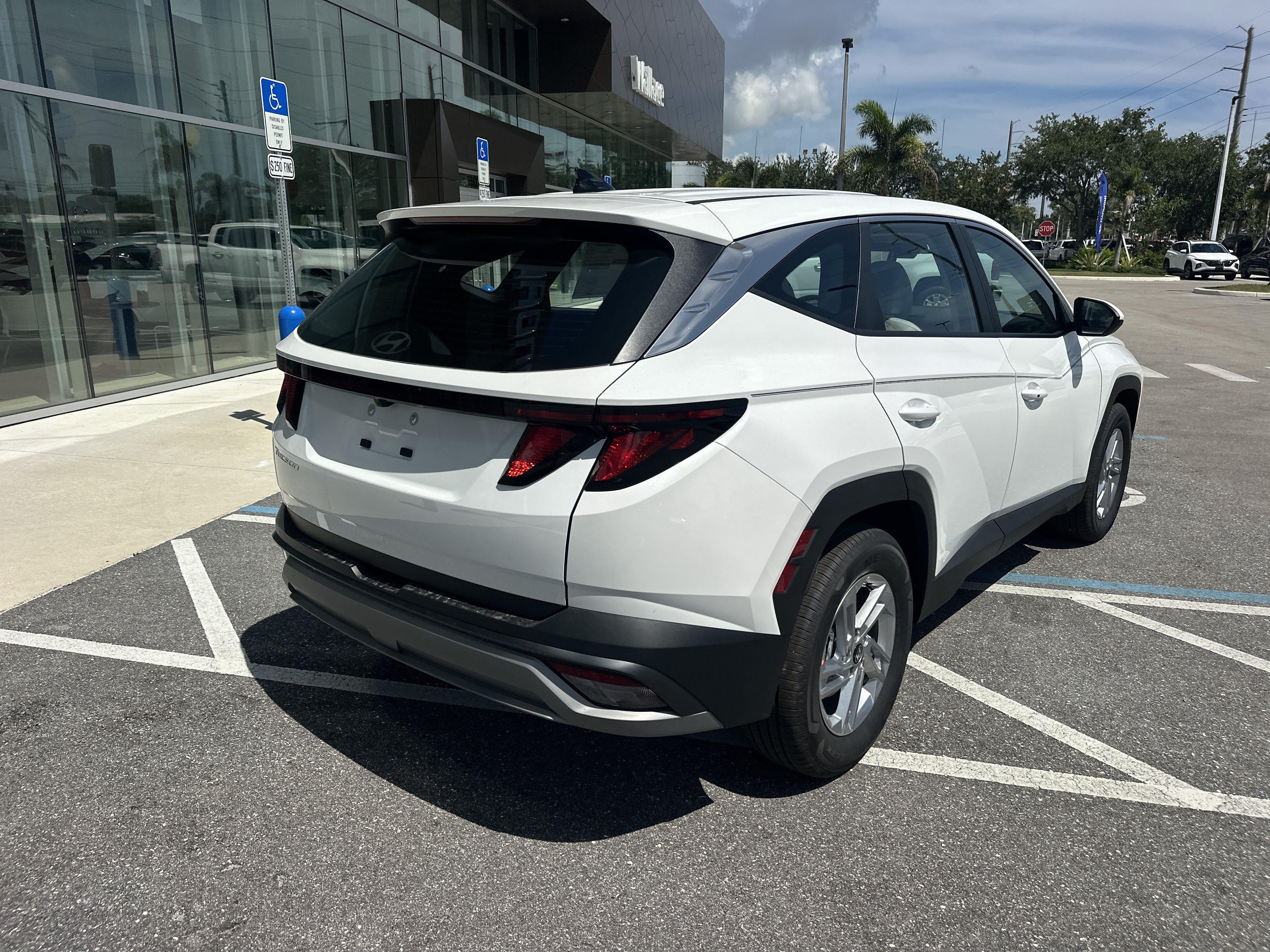 2026 Hyundai TUCSON SE FWD