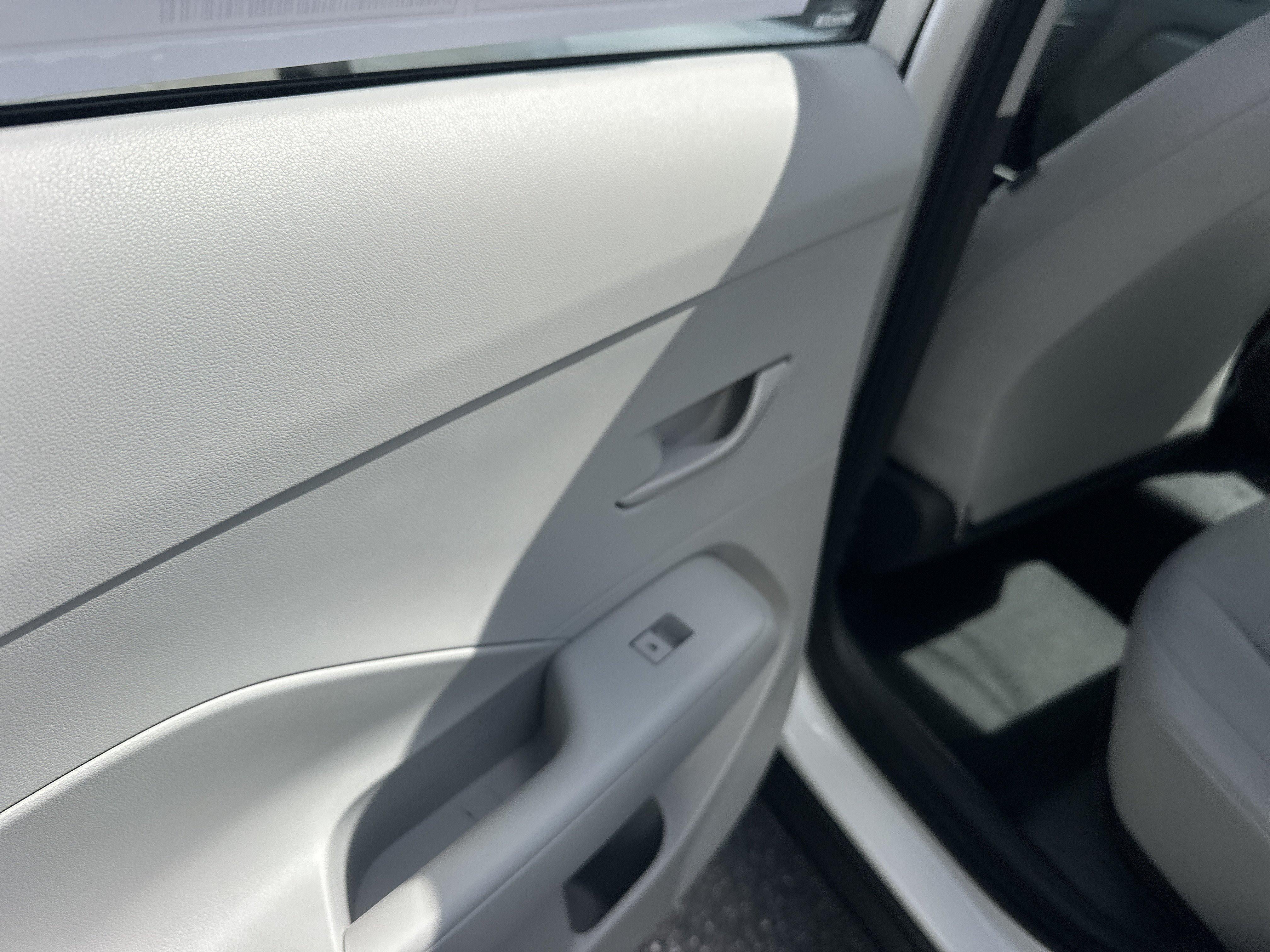 2027 Hyundai KONA SE FWD