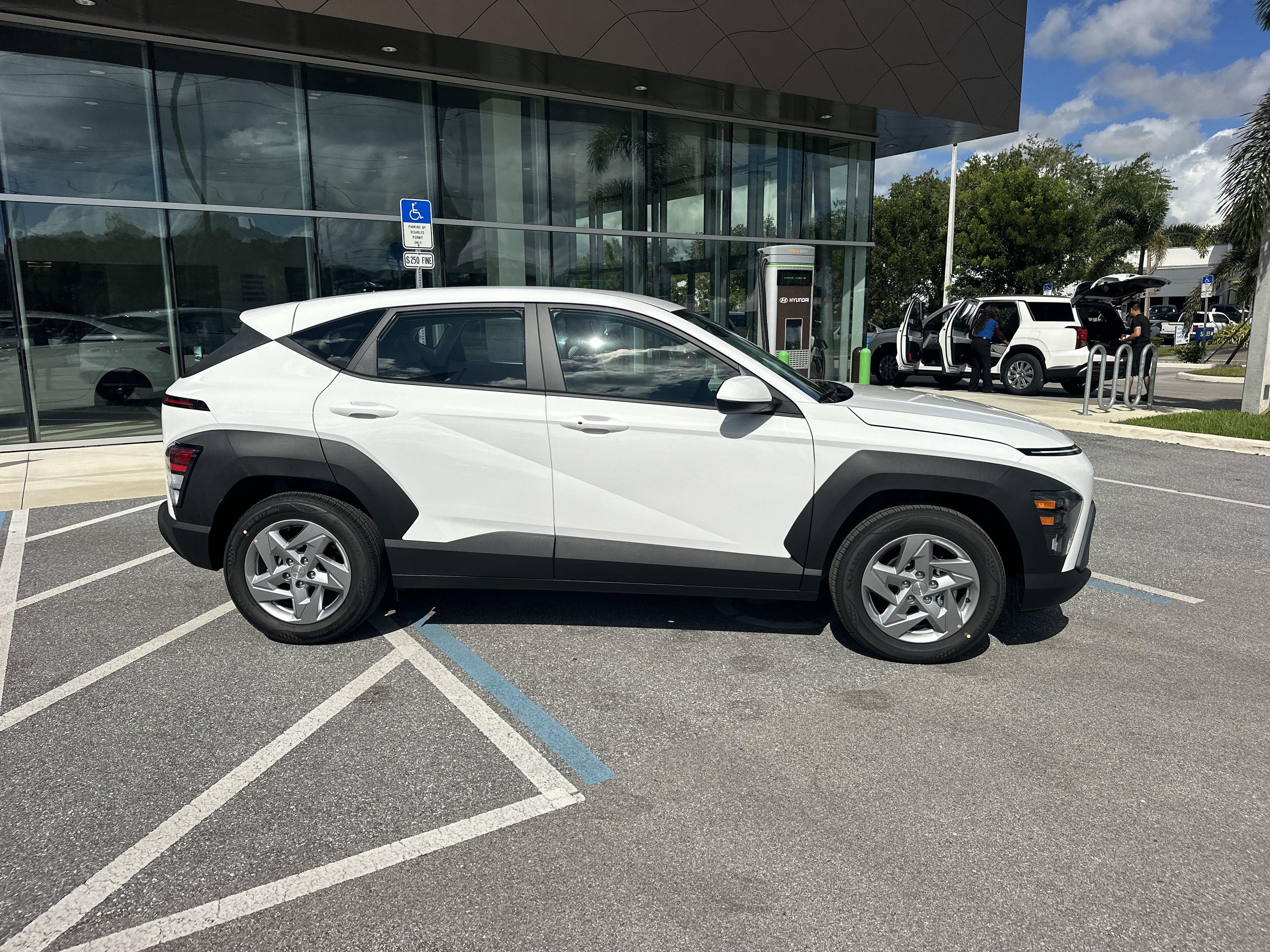 2027 Hyundai KONA SE FWD