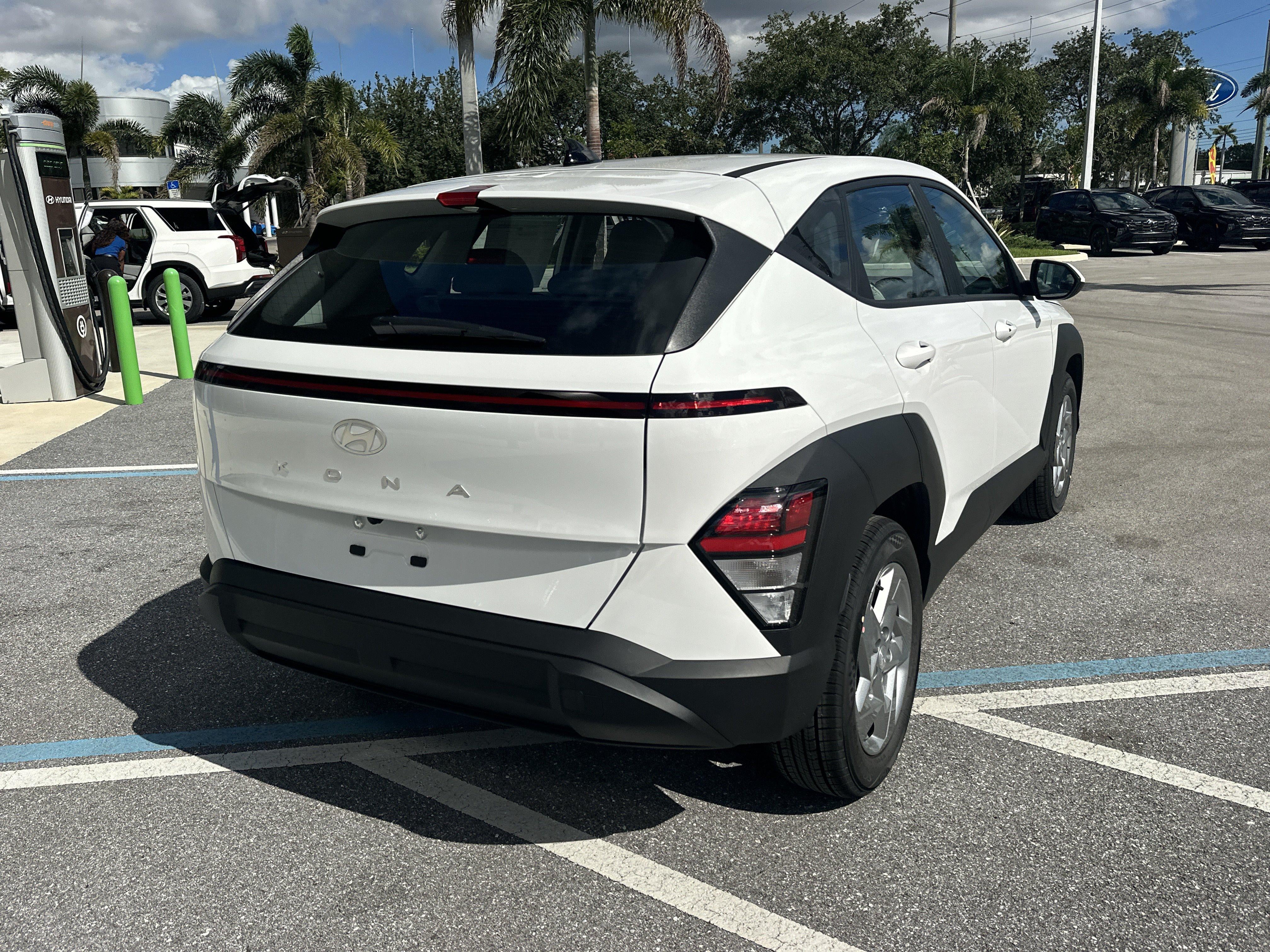2027 Hyundai KONA SE FWD