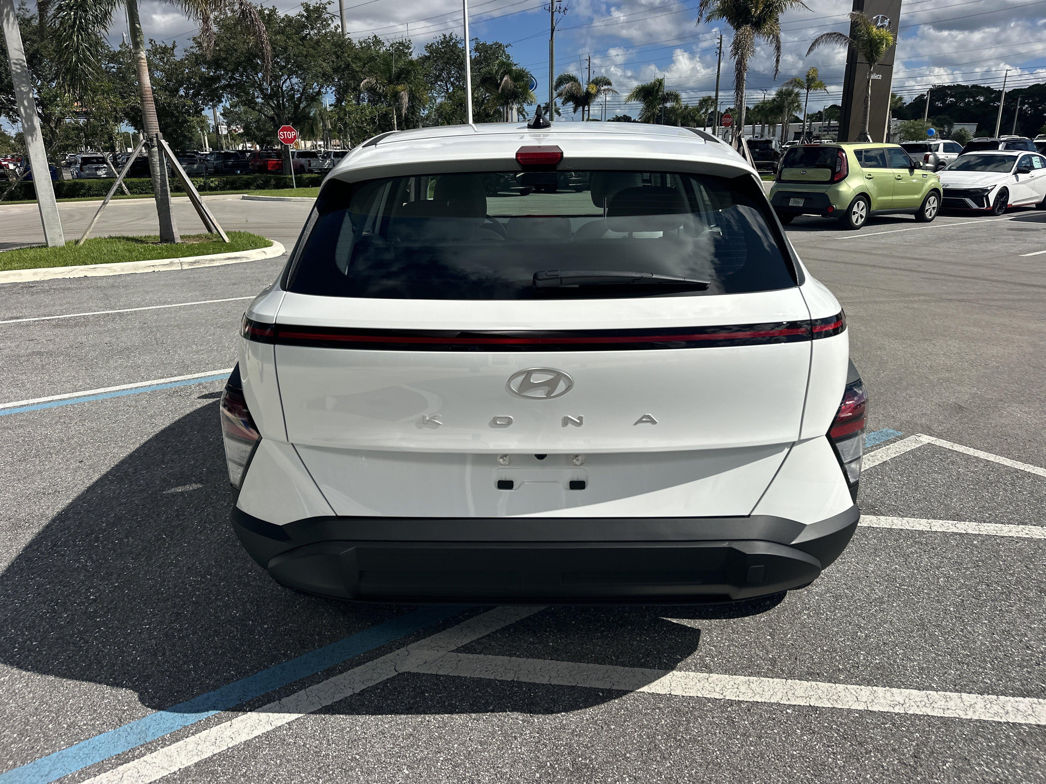 2027 Hyundai KONA SE FWD