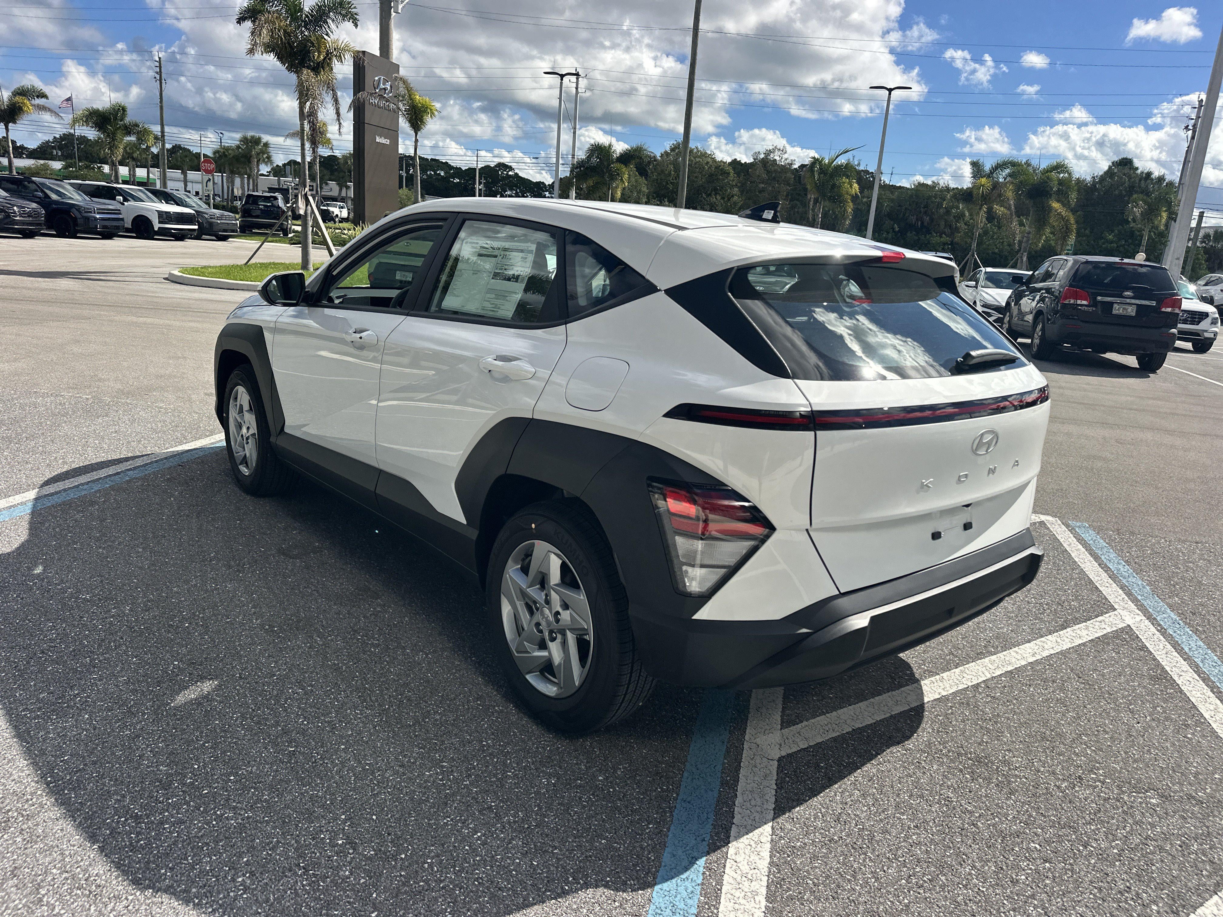 2027 Hyundai KONA SE FWD
