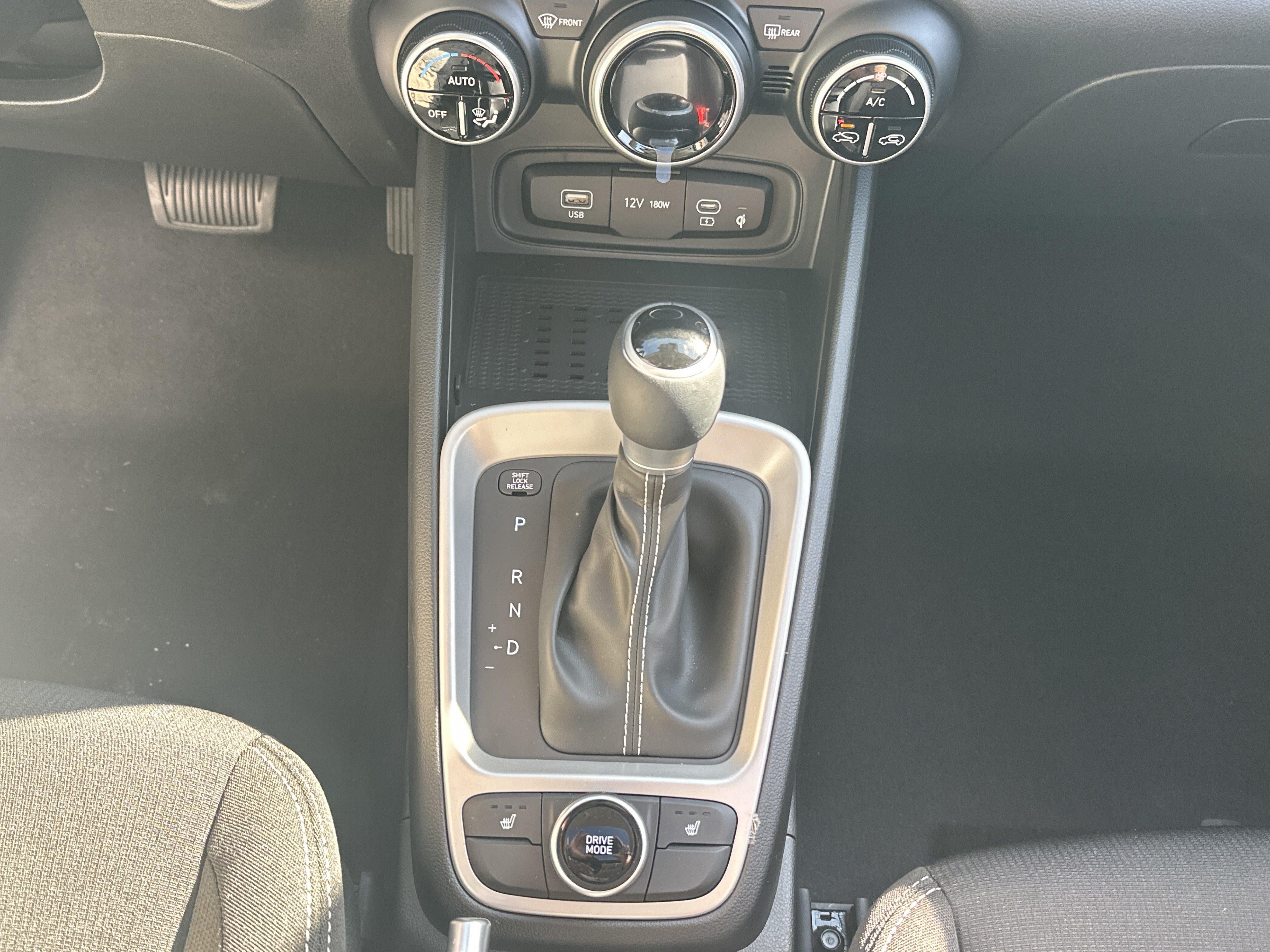 2026 Hyundai VENUE SEL W/Two-Tone Roof