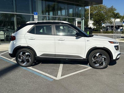 2026 Hyundai VENUE SEL W/Two-Tone Roof
