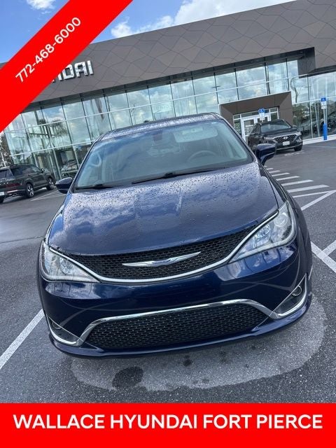 2020 Chrysler Pacifica Touring's photo