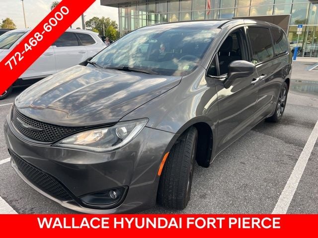 2018 Chrysler Pacifica Touring Plus's photo