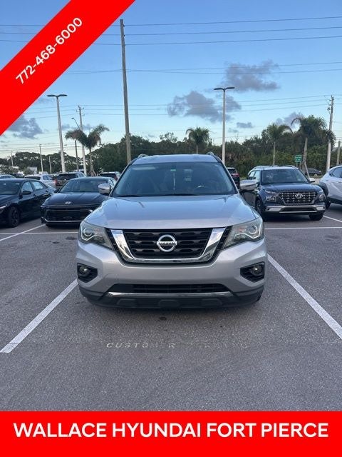 2017 Nissan Pathfinder SV 2WD's photo