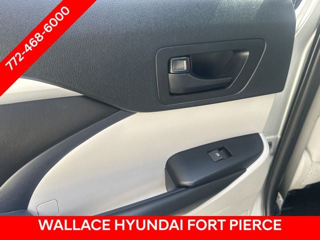 2019 Toyota Highlander LE Plus - Photo 16