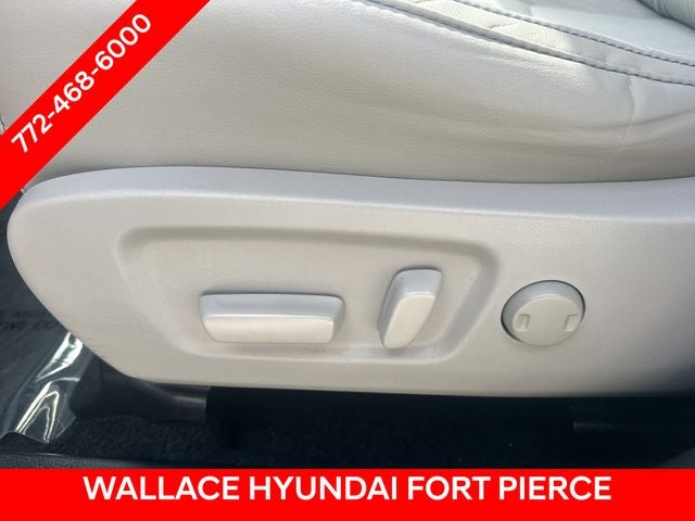 2019 Toyota Highlander LE Plus - Photo 17