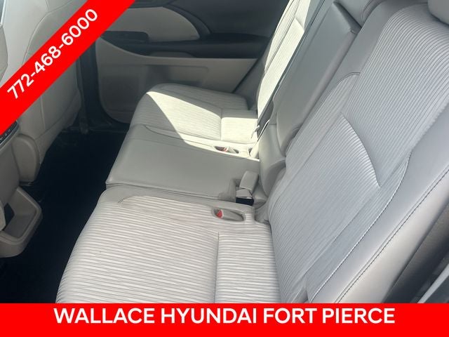 2019 Toyota Highlander LE Plus - Photo 18