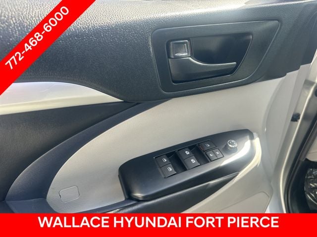 2019 Toyota Highlander LE Plus - Photo 21