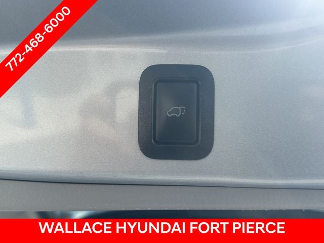 2019 Toyota Highlander LE Plus - Photo 9