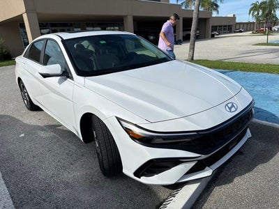 2024 Hyundai ELANTRA Limited