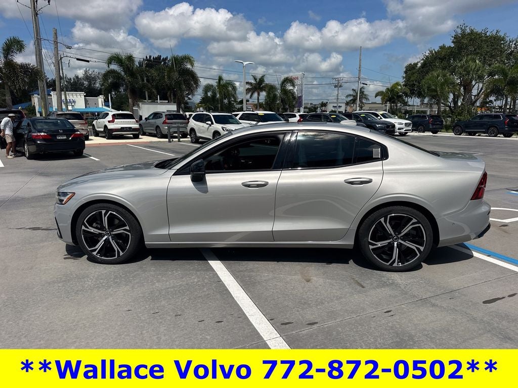 2023 Volvo S60 B5 Plus Dark Theme