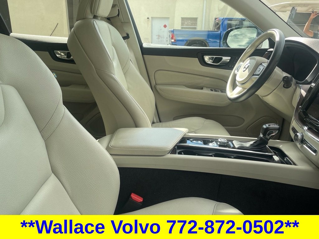 2021 Volvo XC60 T5 Momentum