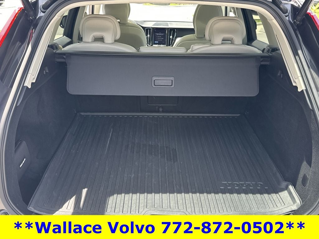 2023 Volvo XC60 B5 Plus Bright Theme