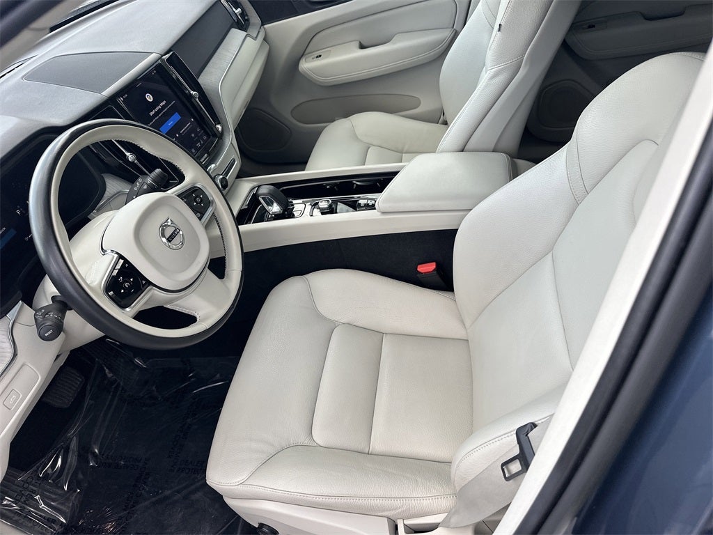 2023 Volvo XC60 B5 Plus Dark Theme