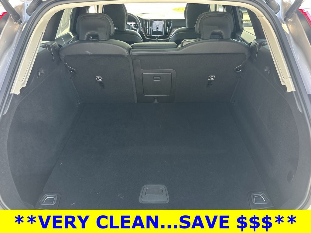 2023 Volvo XC60 B5 Plus Dark Theme