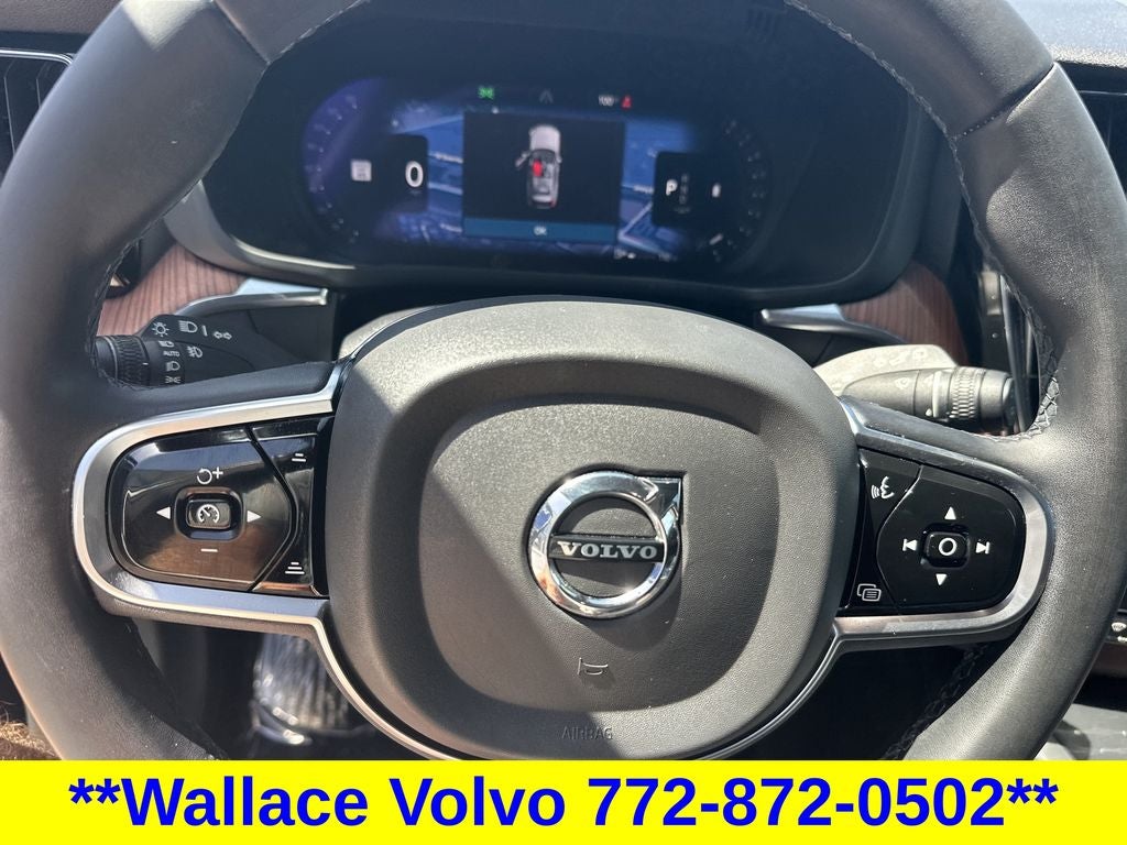 2023 Volvo XC60 B5 Plus Dark Theme