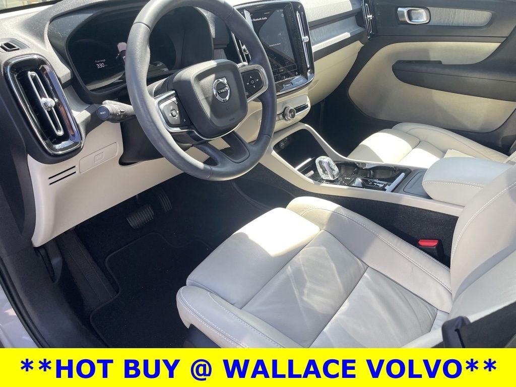 2024 Volvo XC40 B5 Plus Bright Theme