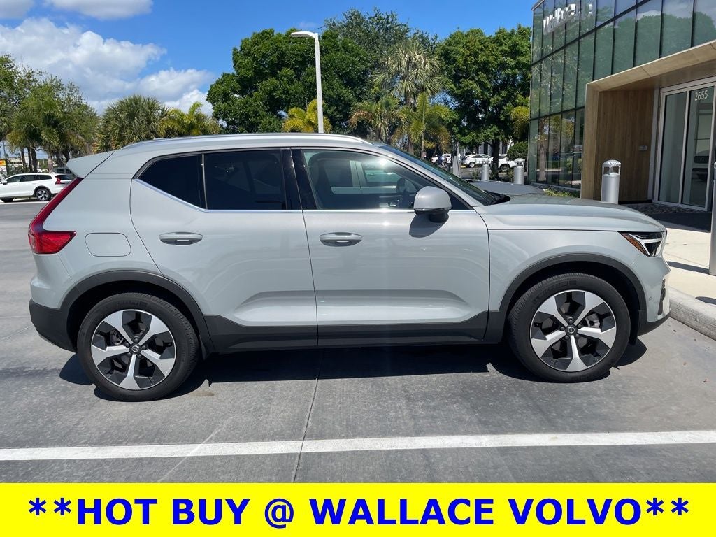 2024 Volvo XC40 B5 Plus Bright Theme