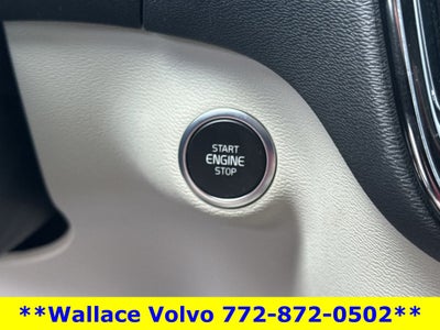 2023 Volvo XC40 B5 Plus Bright Theme