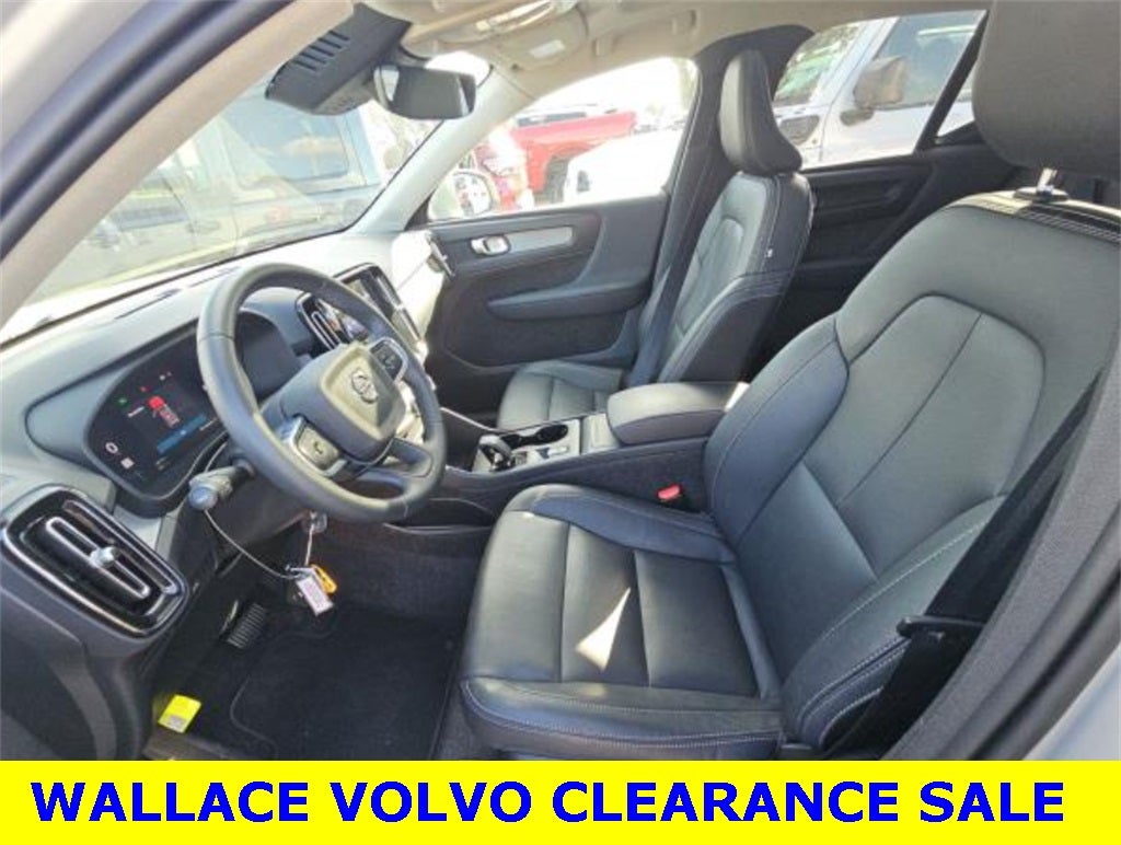 2025 Volvo XC40 B5 Core