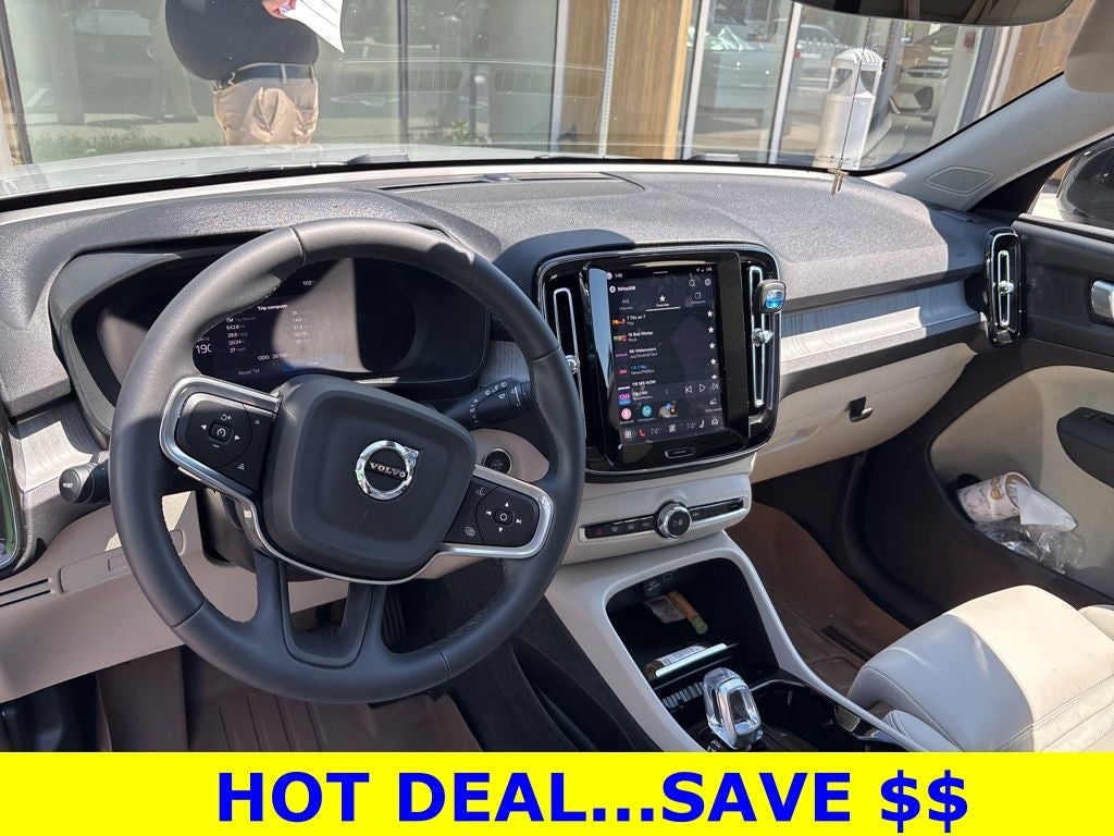 2024 Volvo XC40 B5 Plus Dark Theme