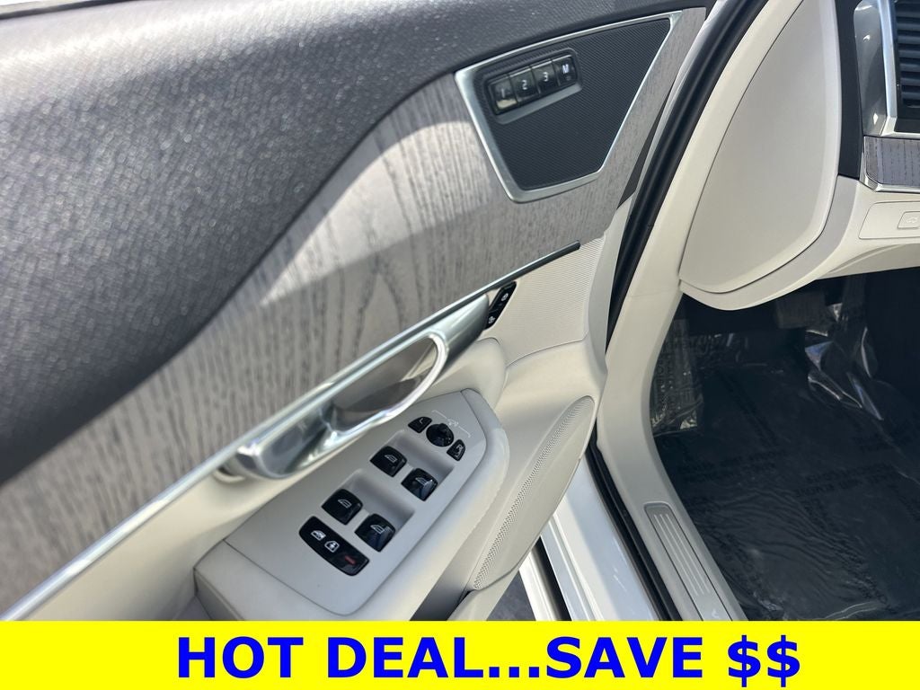 2025 Volvo XC90 B5 Plus