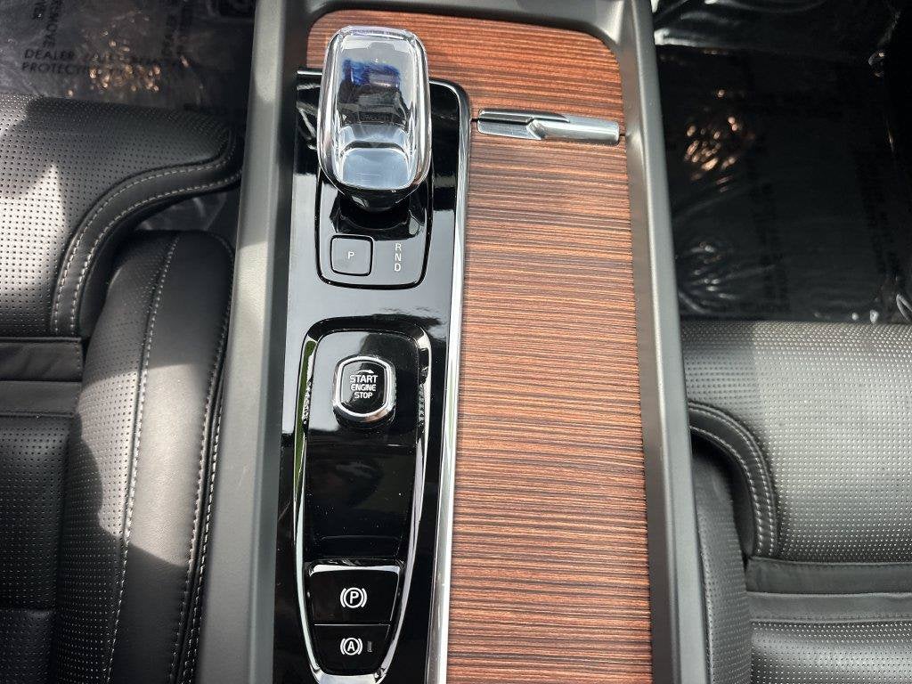 2024 Volvo XC60 Recharge Plug-In Hybrid Ultimate