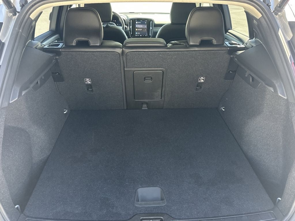 2025 Volvo XC40 B5 Core