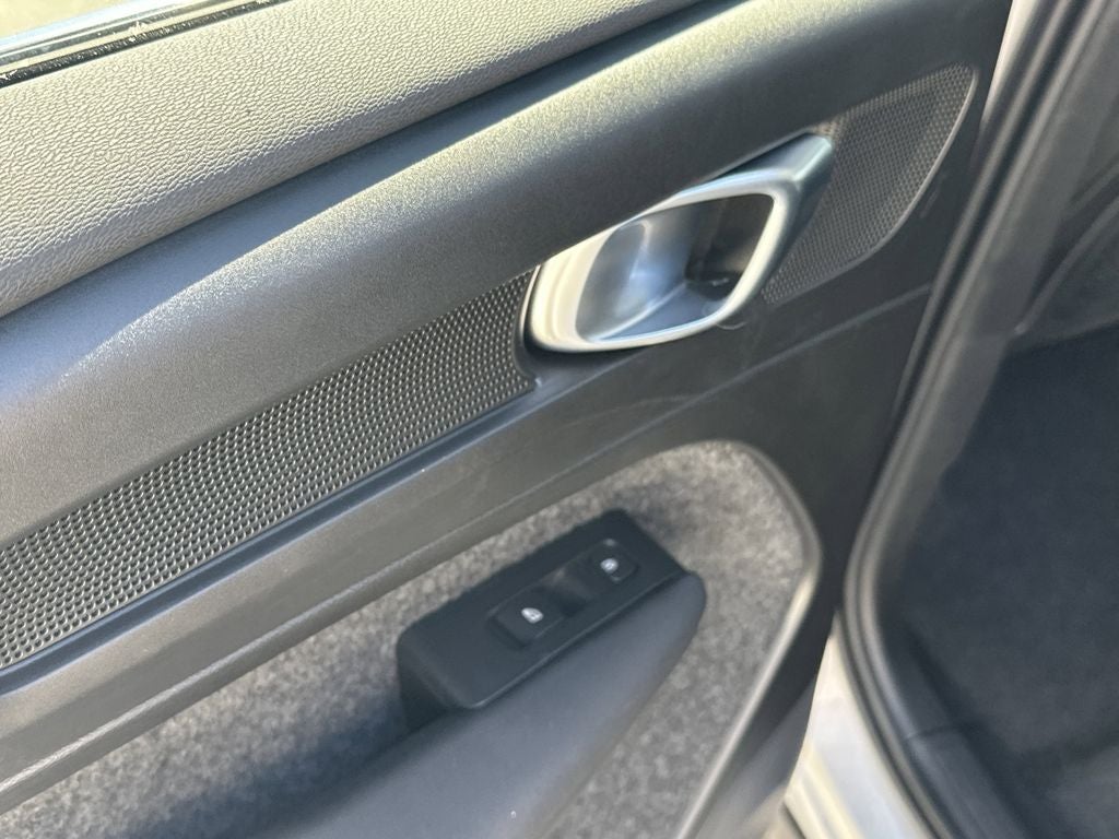 2025 Volvo XC40 B5 Core