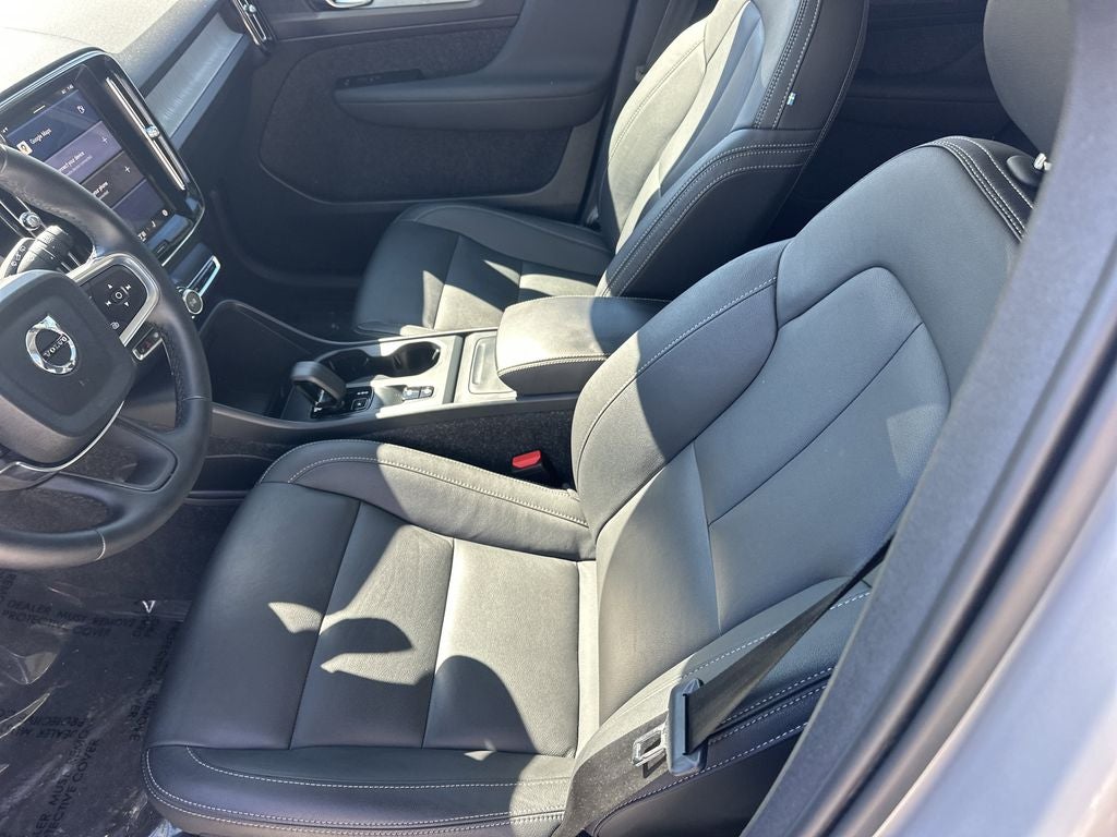 2025 Volvo XC40 B5 Core