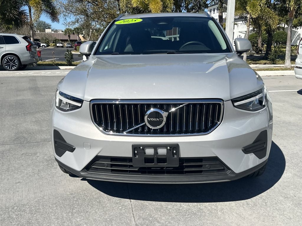 2025 Volvo XC40 B5 Core