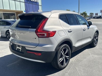2025 Volvo XC40 B5 Core