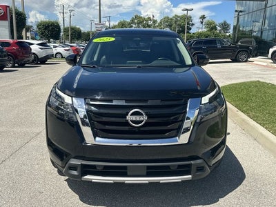 2025 Nissan Pathfinder SL