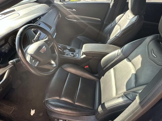 2023 Cadillac XT4 Premium Luxury