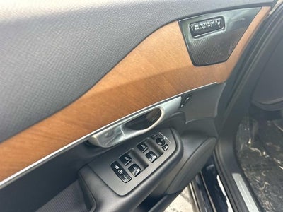 2024 Volvo XC90 Recharge Plug-In Hybrid T8 Plus Bright Theme 7 Passenger