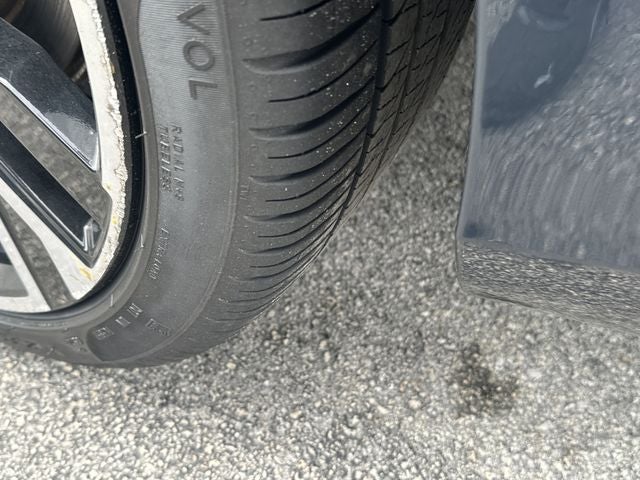 2024 Volvo S60 B5 Core Dark Theme