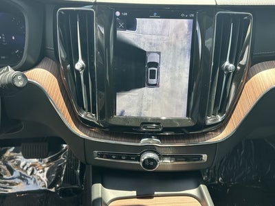 2024 Volvo XC60 B5 Ultimate Dark Theme