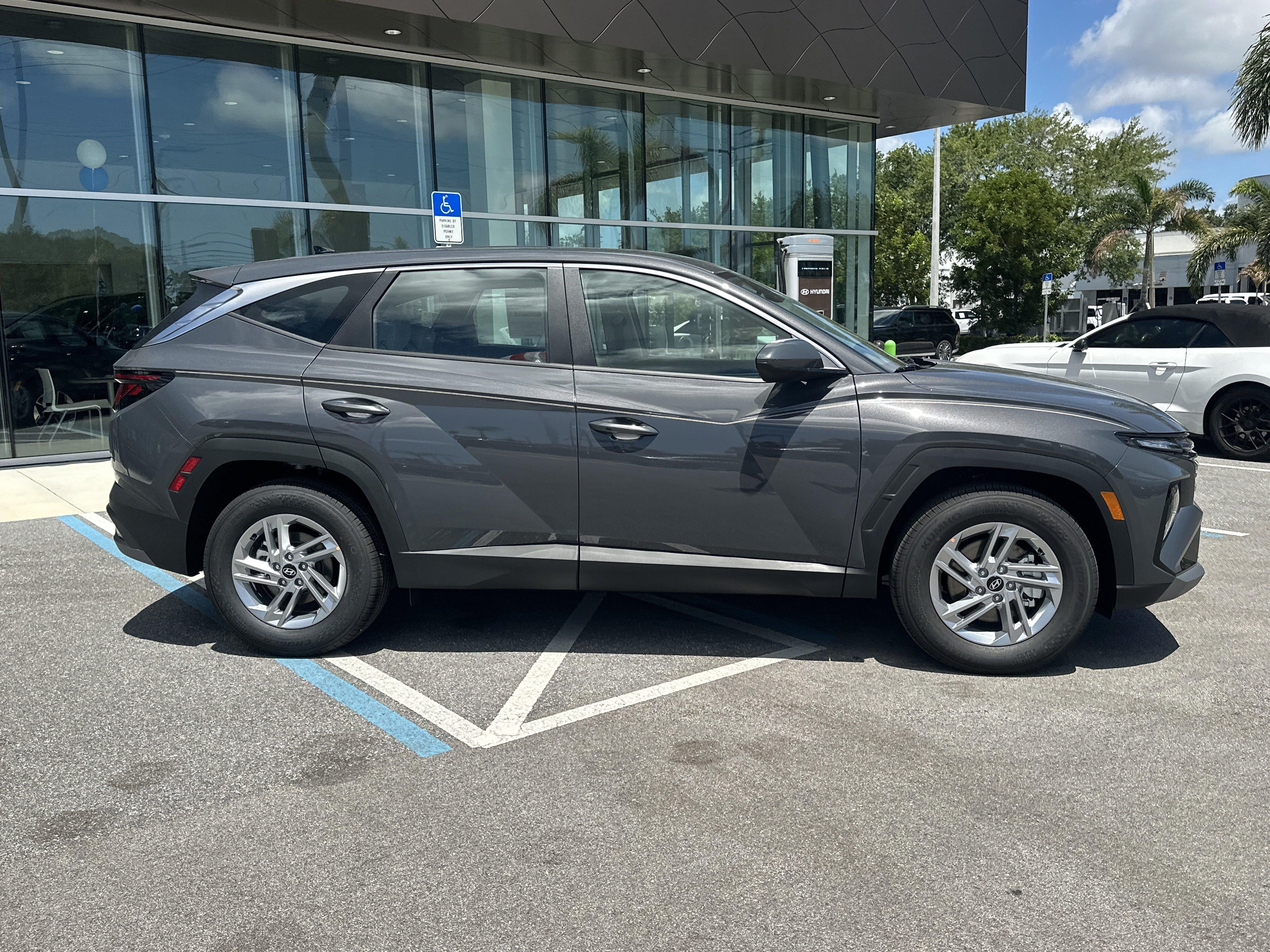 2026 Hyundai TUCSON SE