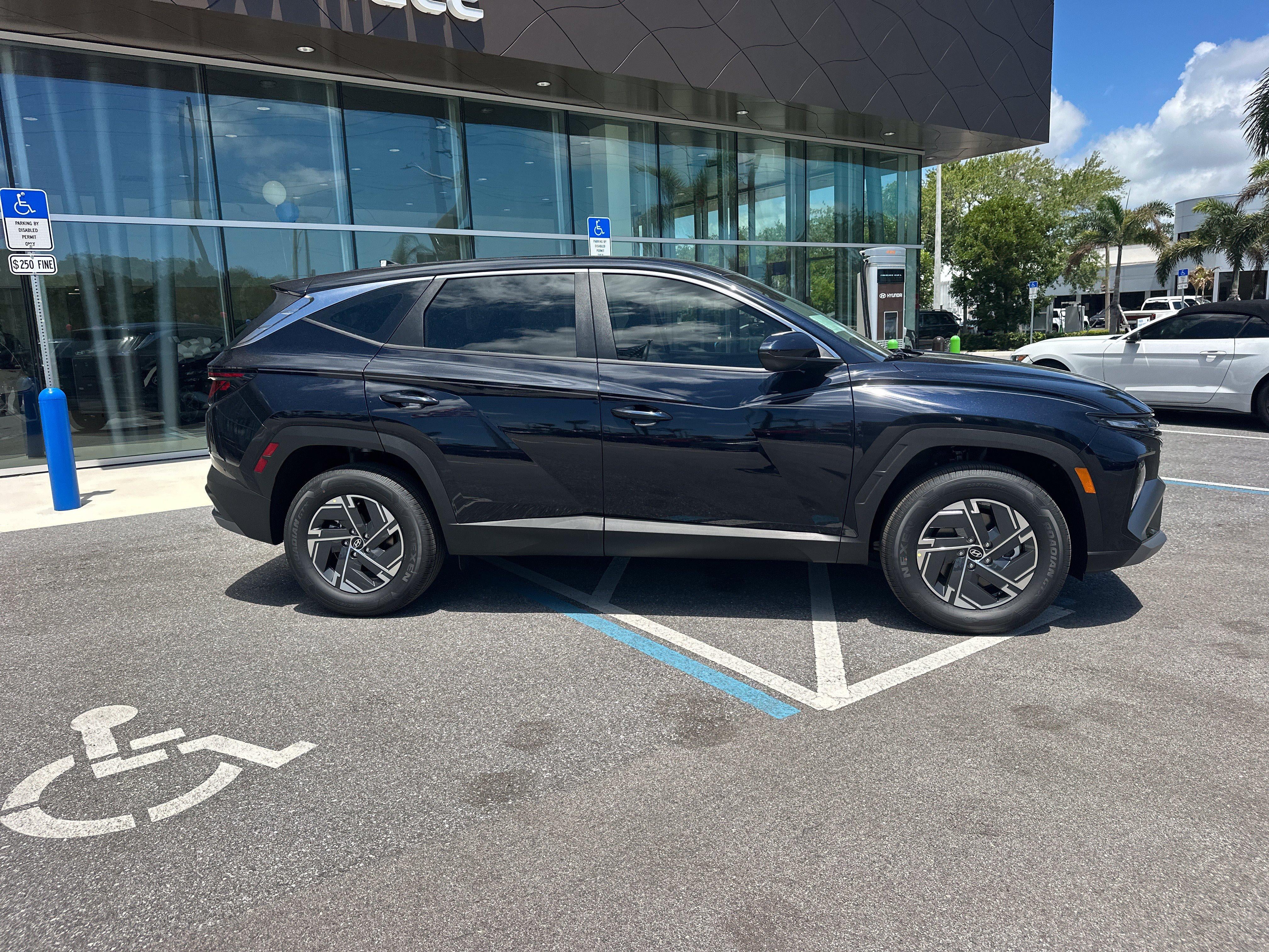 2026 Hyundai TUCSON HYBRID Blue SE